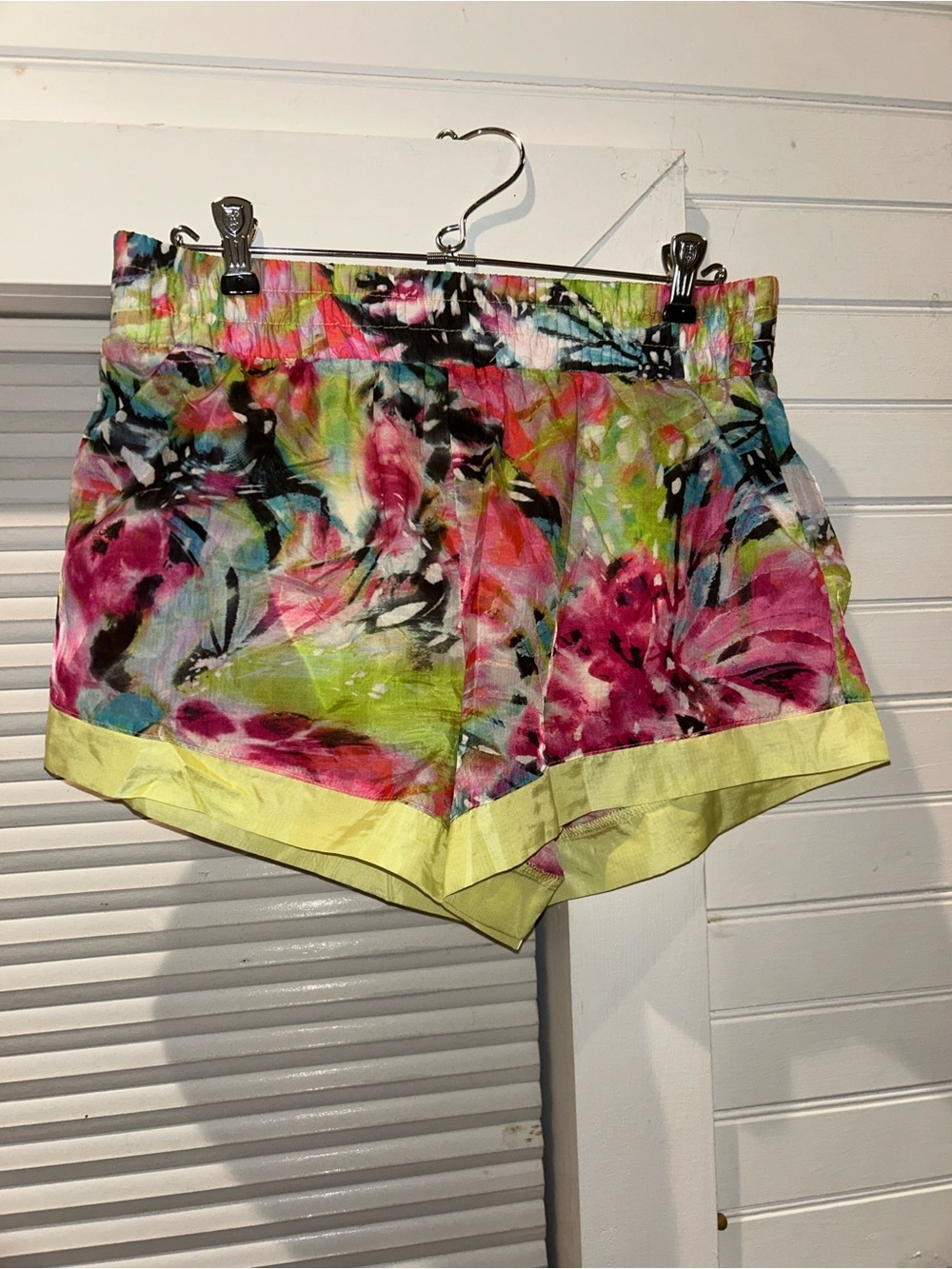 Vibrant and Colorful Juicy Couture Watercolor Floral Shorts | Size M